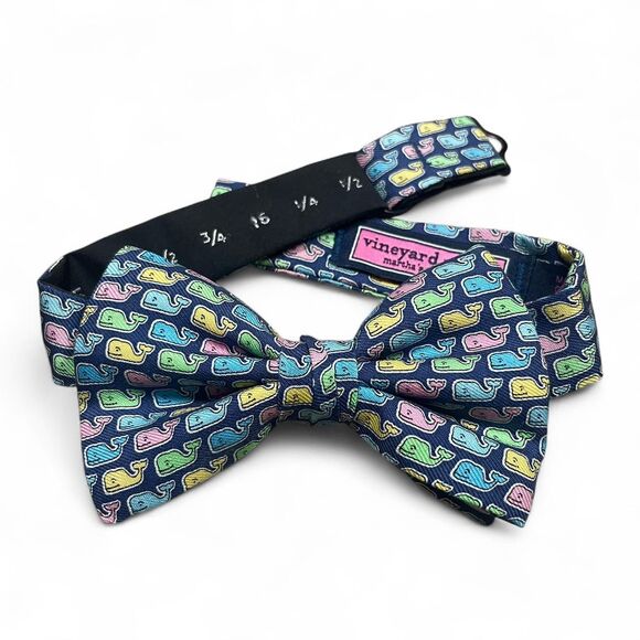100% Silk Classic VV Whale Print Bow-Tie - Picture 8 of 8